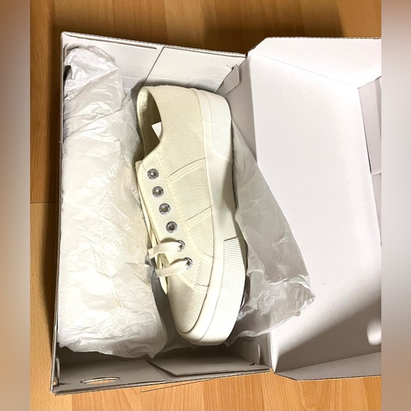 Superga Ivory Canvas Platform Sneakers W/ White Rubber Sole Size 7.5 - Picture 4 of 6
